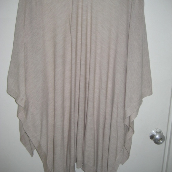 Eileen Fisher Featherweight Natural Cape - NWT - Picture 3 of 3